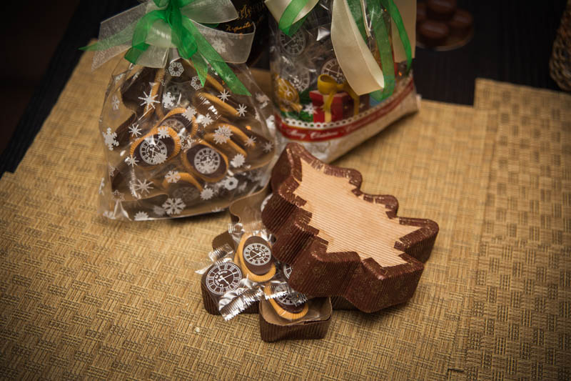 Unique Christmas Gifts - 75g 15 biscuits with chocolate in a fir tree shaped box + bag