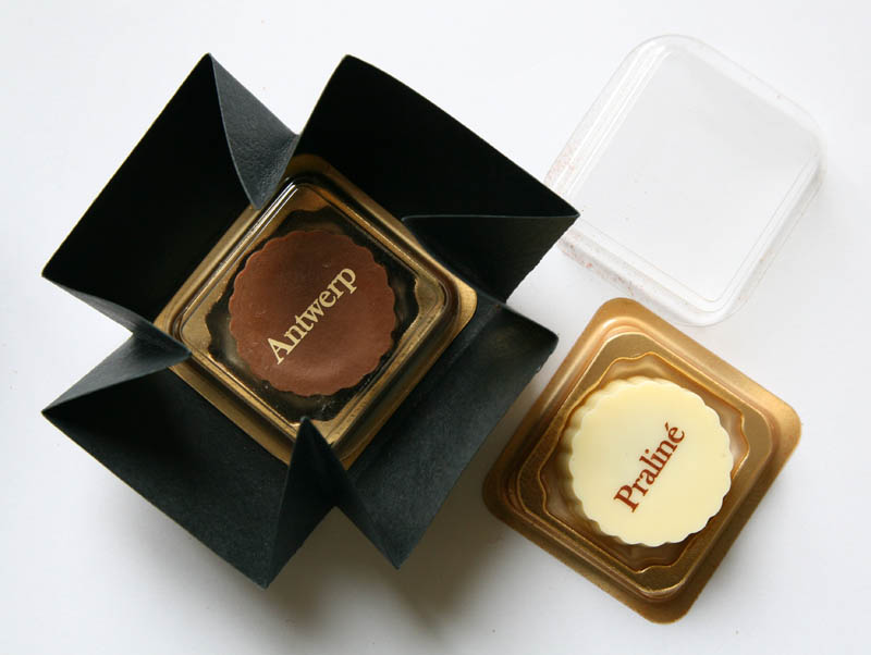 Chocolate Gifts - Praline with Hazel Nut Cream Filling in a box, 13g