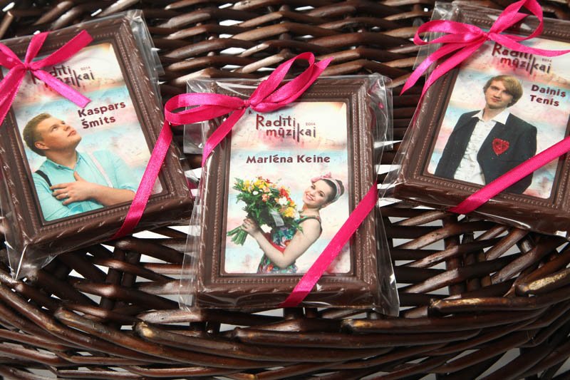 Framed Chocolate Picture in a Polybag with Ribbon, 90g