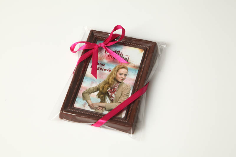 Skolotāju dienas dāvanas - Šokolādes Glezniņa maisiņā ar lentīti, 90g