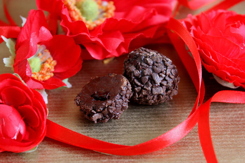 6 Truffles with Filling in Wooden Box with Ribbon, 102g