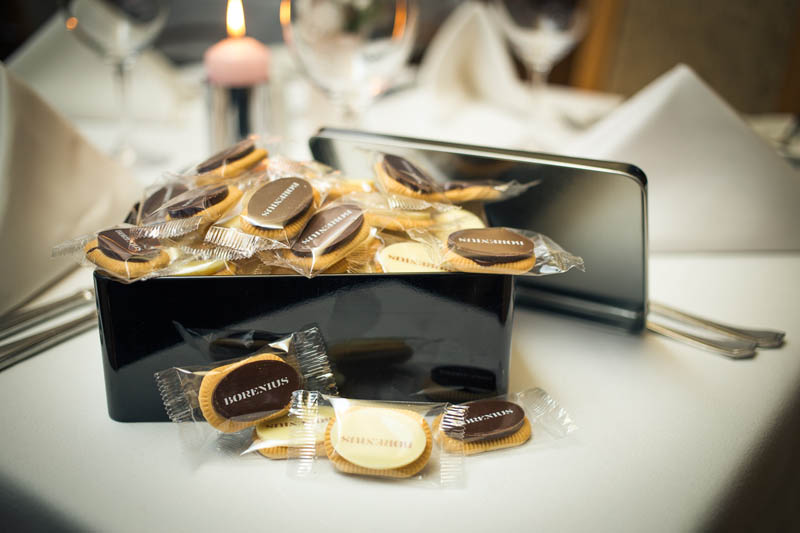 Baskets with Chocolate - 300g Metal box filled with 30 pcs of 5 g biscuits topped with branded chocolate bar