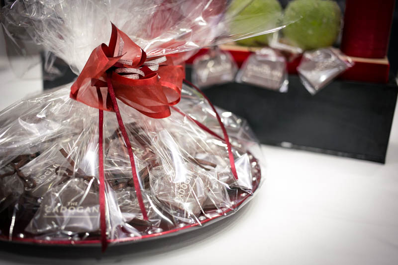 Personalizētas Ziemassvētku šokolādes - 450g Plastmasas šķīvis pildīts ar 50 gab 7 g šokolādes tāfelītēm