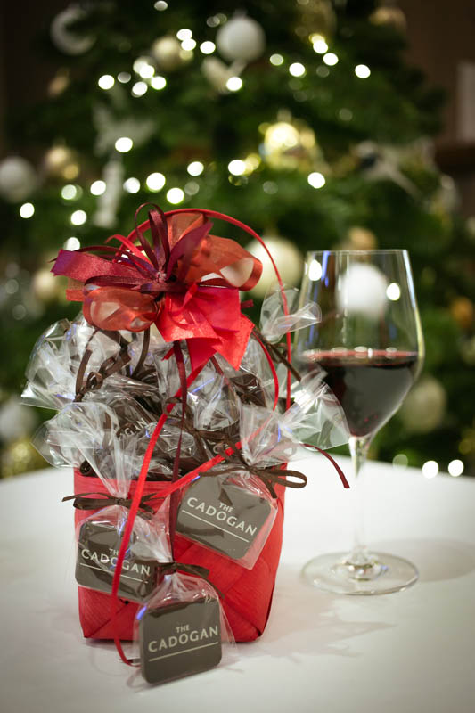 Wine And Chocolate - 370g Birch bark basket filled with 30 pcs of 7 g promotional chocolate bars