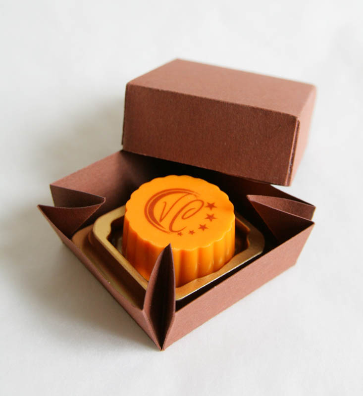 Box With Transparent Window - Praline with Hazel Nut Cream Filling in a box, 13g