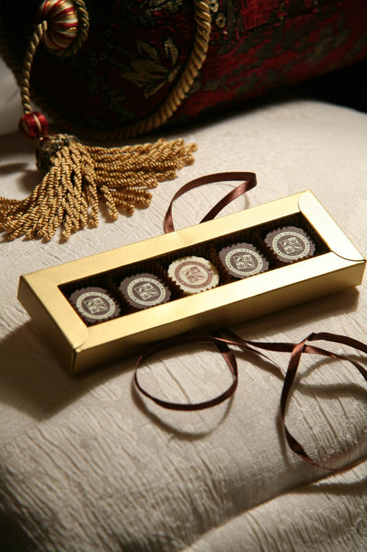 Printing On Chocolate - 5 Pralines with Hazel Nut Cream Filling in a box, 65g (13g x 5 pc)