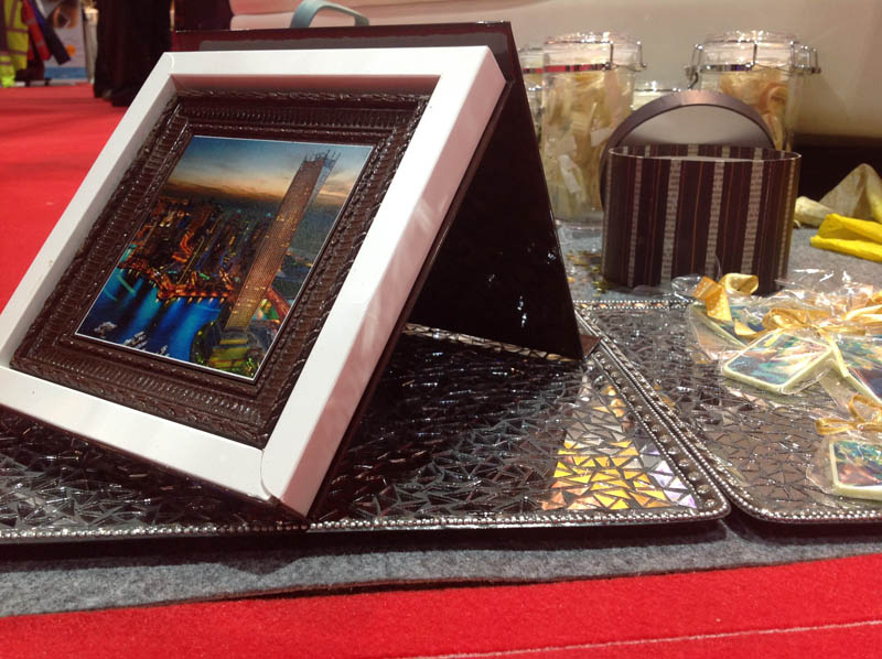 Magnētiska aizslēdzama dāvanu kastīte - 250g Šokolādes Gleznina kastītē ar magnētu