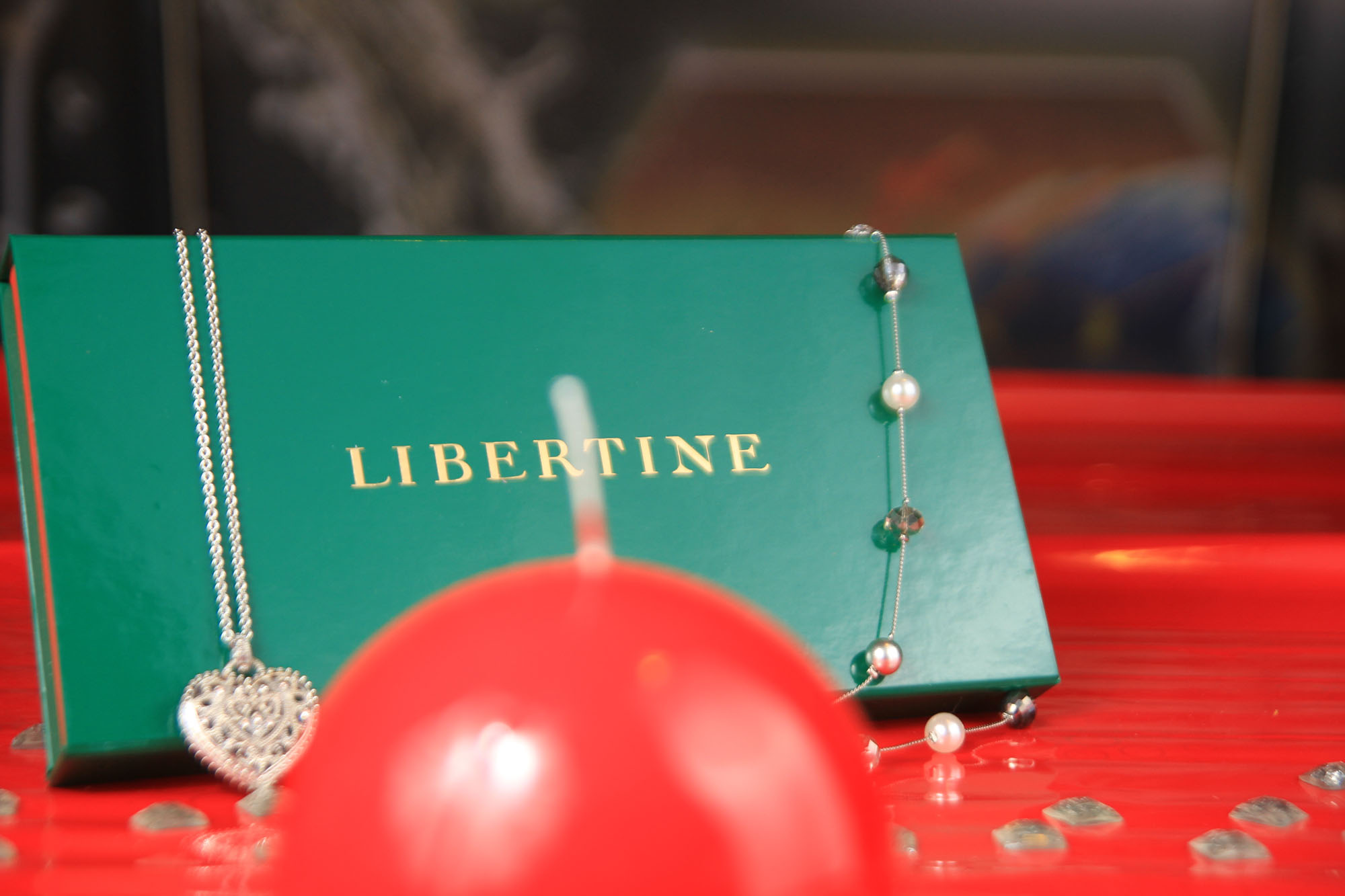 Empty Box Nr.4 with a builtin